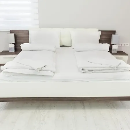 Corso Lux Gyula